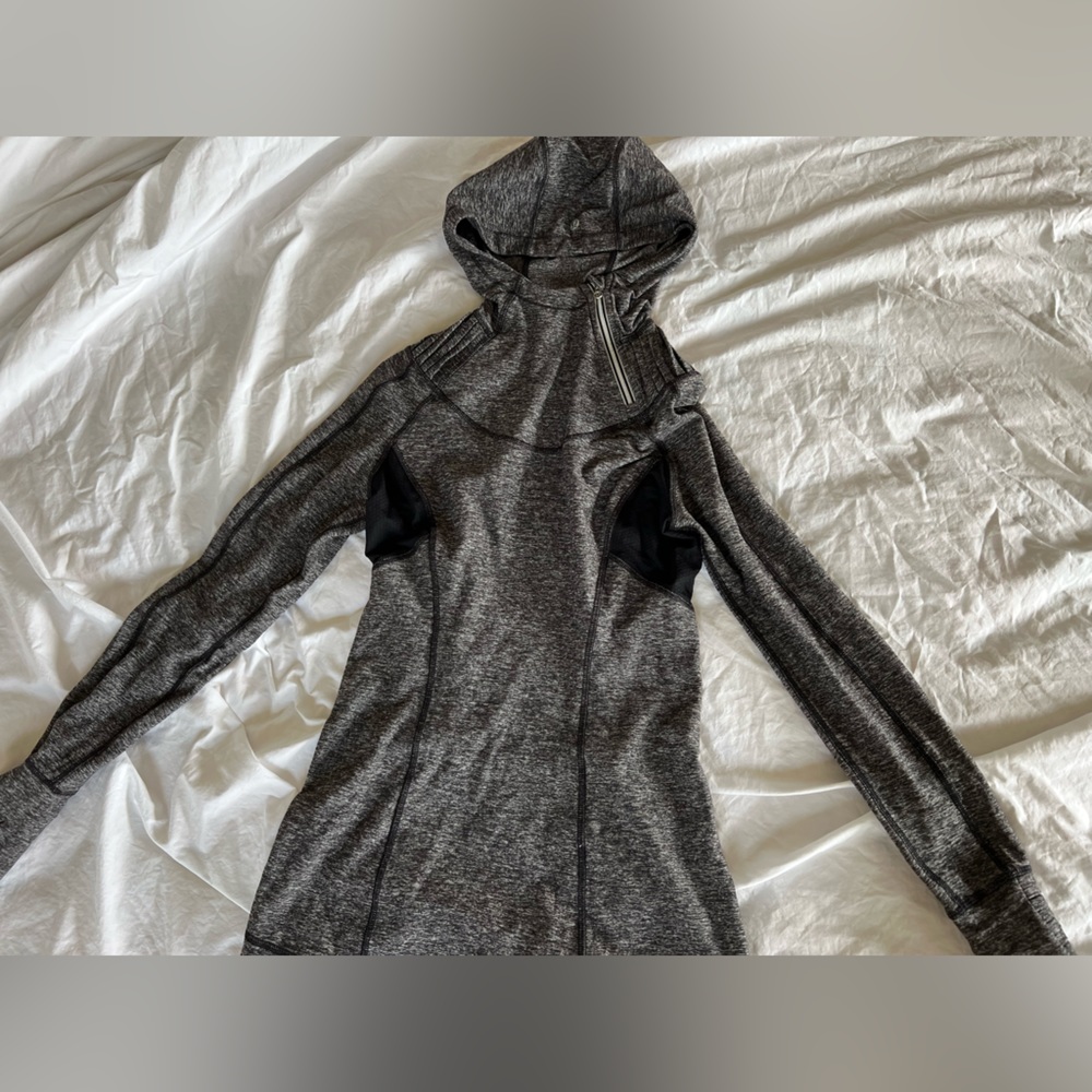 Lululemon Women’s Pullover Ponytail Hoodie 1/4 Side Zip Size 6 thumb holes
